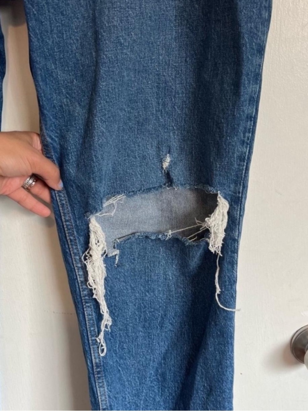 Abercrombie and fitch the 90s straight ultra high rise distressed jeans
size 20 - Picture 6 of 8